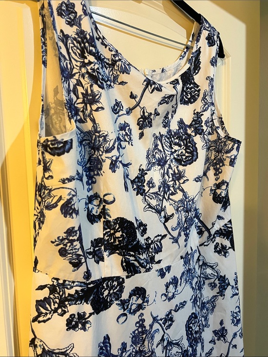 Source Unknown Dresses & Skirts - 💲2💲if BUNDLED 3 or more $2 items White Midi Dress with Blue Floral Print H175.